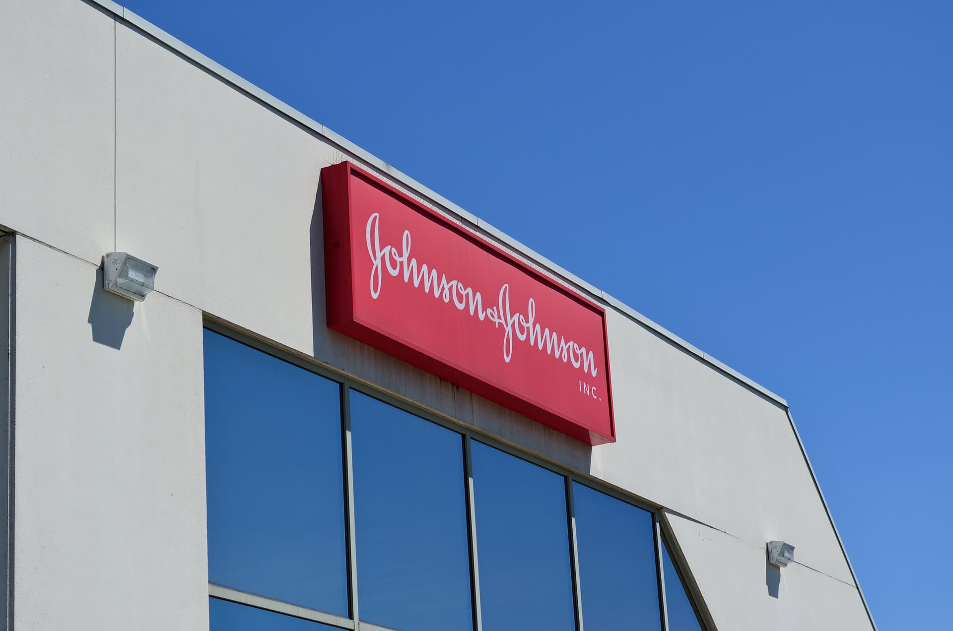 Johnson & Johnson Raises Sales Outlook Despite Tariff Risks, Shares Gain 5%