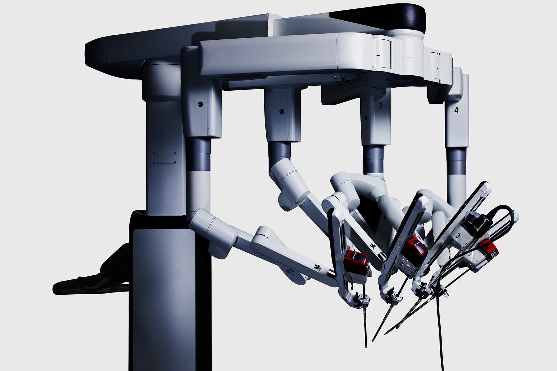 Intuitive Surgical Beats Q2 Estimates, But Margins Disappoint on Tariff and Cost Pressures