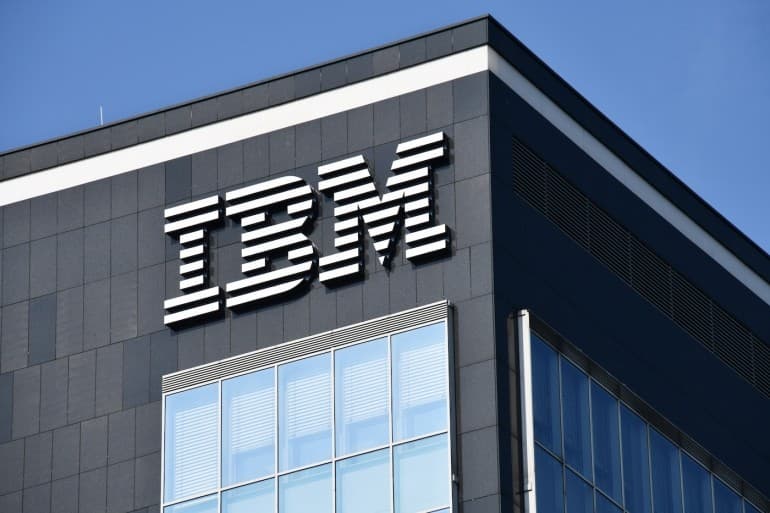 IBM Shares Fall 5% as Software Weakness Offsets AI-Driven Gains
