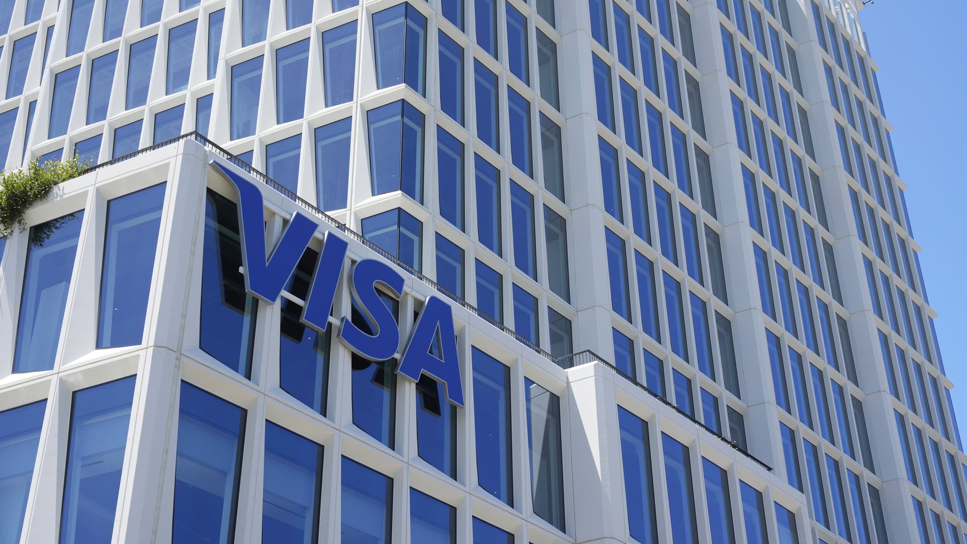 Visa Beats Q3 Estimates But Holds Guidance Steady Amid Tariff Concerns