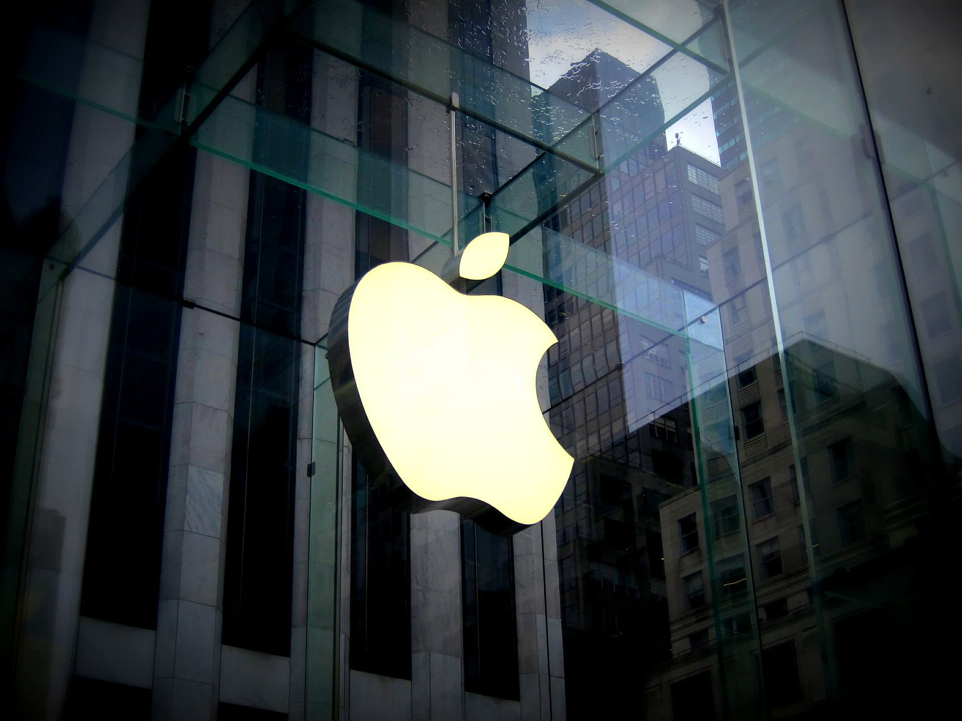 Apple Shares Dip As Tariff Concerns Offset Q3 Earnings Beat