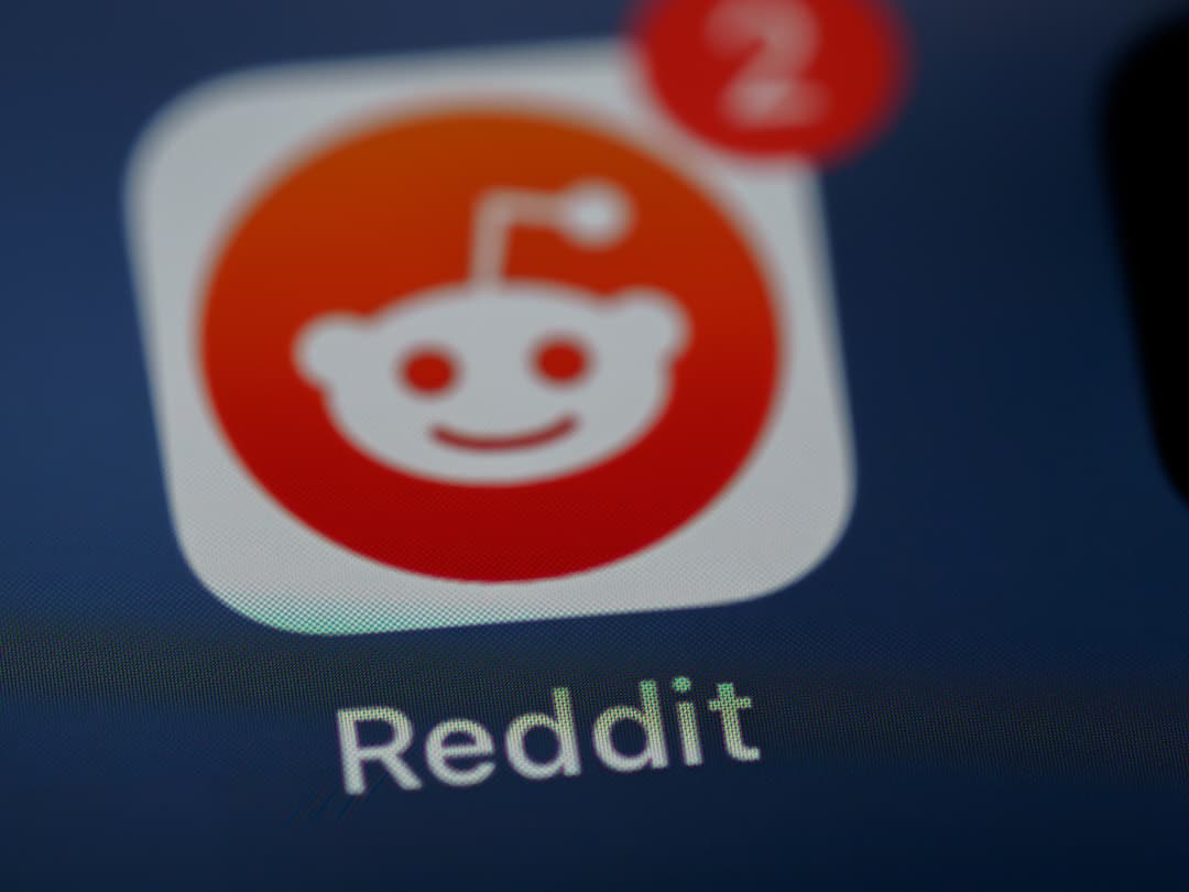 Reddit Shares Rise 2% As Needham Lifts Price Target To $300 On GenAI Tailwinds