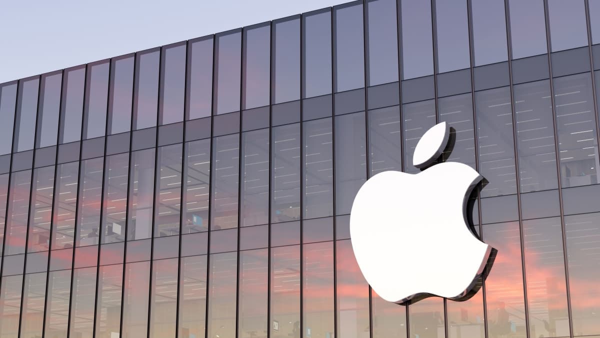 Apple Inc. (NASDAQ:AAPL) Unveils iPhone Air, Analysts Optimistic
