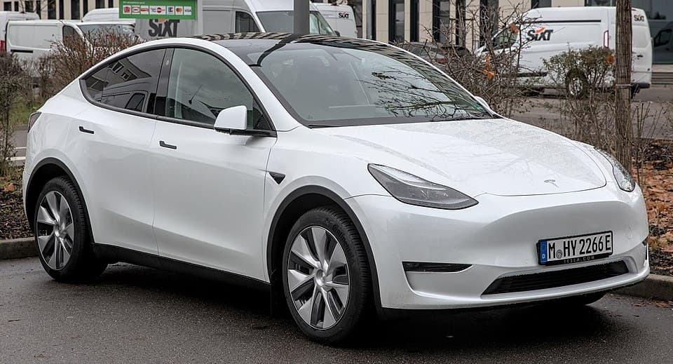 RBC Capital Maintains Overweight Rating on Tesla (NASDAQ:TSLA) Amid Expanding Ventures