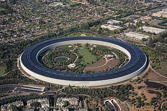 Apple Inc. (NASDAQ:AAPL) Maintains Strong Market Position Despite Challenges