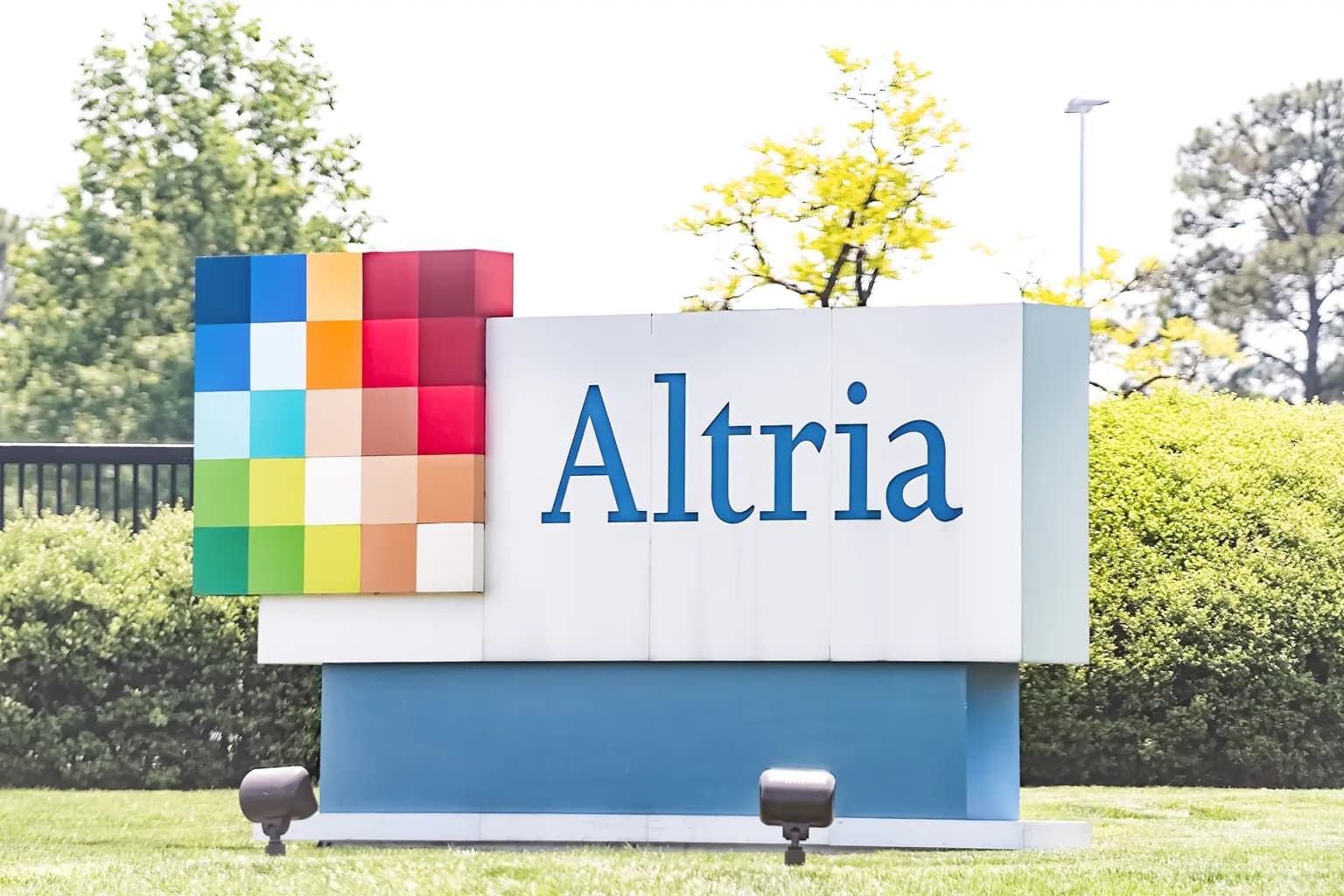 Altria's Stock: Great Margins, High Dividends, But No Growth Potential