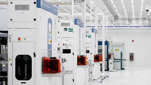 Better Artificial Intelligence (AI) Stock: Advanced Micro Devices vs. Micron Technology