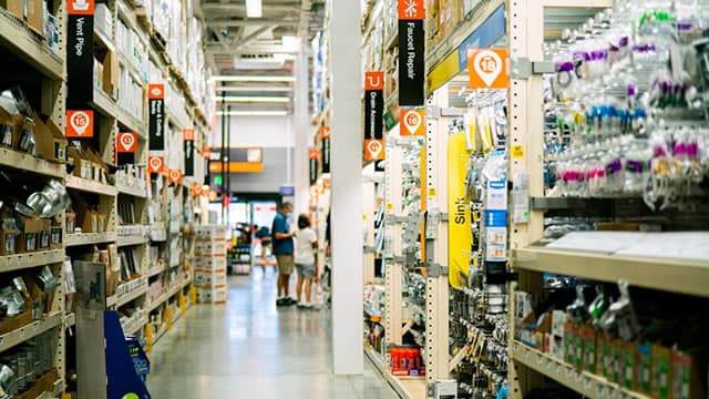 Home Depot: Overvalued But Worth Holding Long-Term