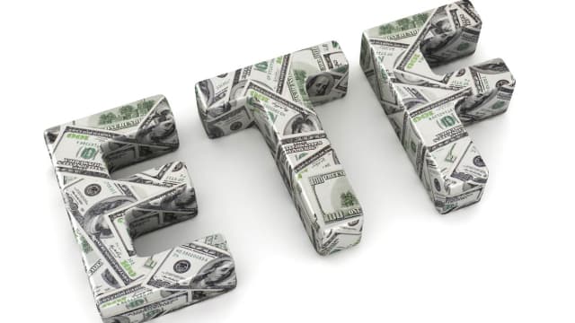 Is the Vanguard S&P 500 ETF the Simplest Way to Double Up on "Ten Titans" Growth Stocks?