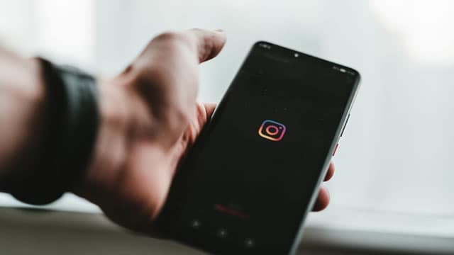 Meta changes teen AI chatbot responses as Senate begins probe into 'romantic' conversations