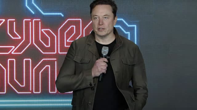 Tesla tells staff it plans to roll out its Robotaxi service in San Francisco this weekend