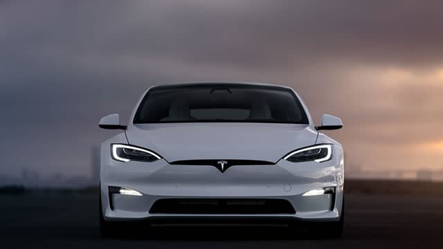 Tesla's top North American sales executive leaves, WSJ reports